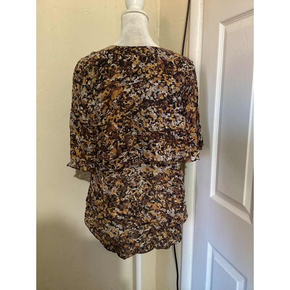 BCBGMAXAZRIA 100% Silk Abstract Print V Neck Flutter Sleeve Sheer Blouse Top M - Picture 3 of 8